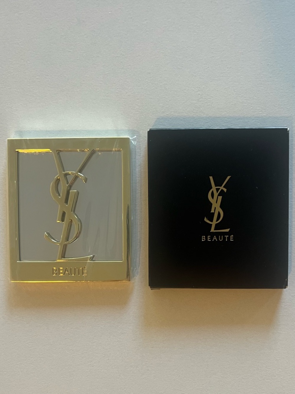 Authentic Yves Saint Laurent Beaute Gold Logo Compact Mirror Limited Edition - Picture 3 of 4